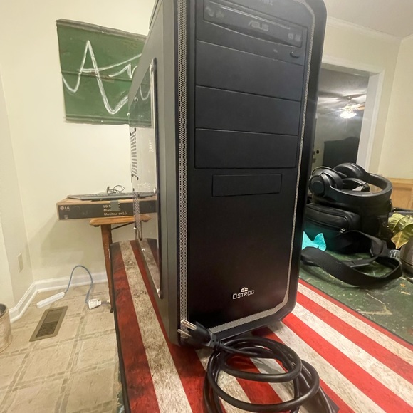 Full Set PC Custom PC Monitor Keyboard And Headset - Picture 10 of 15